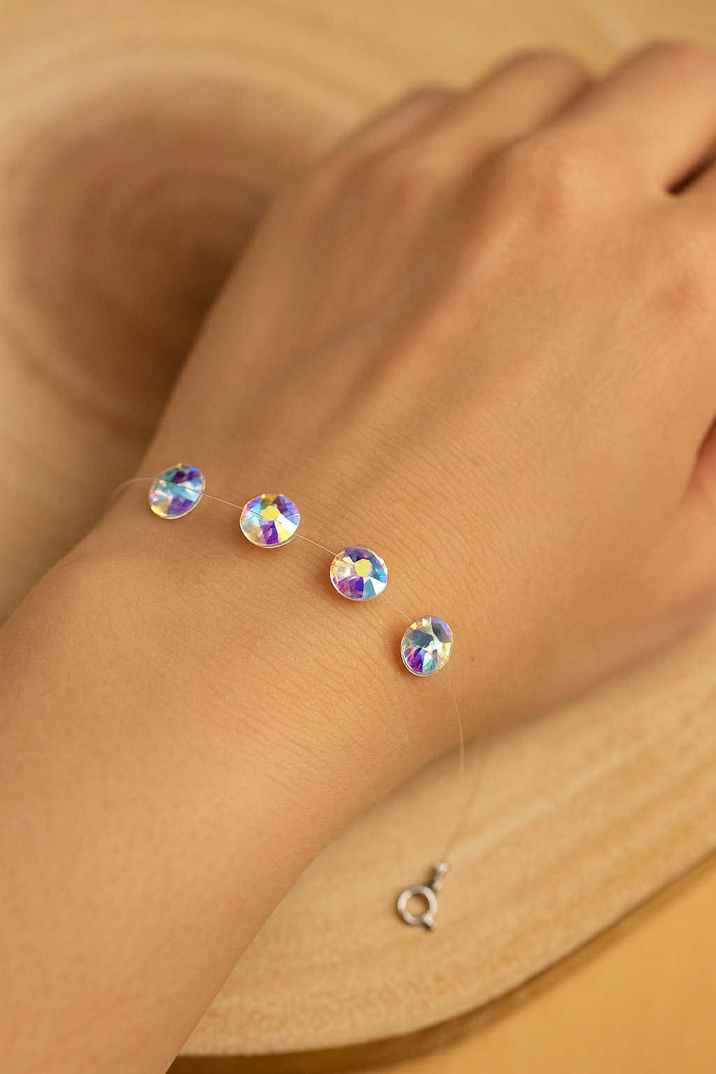 ✨ UShine.gr: Βραχιόλι Αόρατο με Ιριδίζοντα Κρύσταλλα No 191