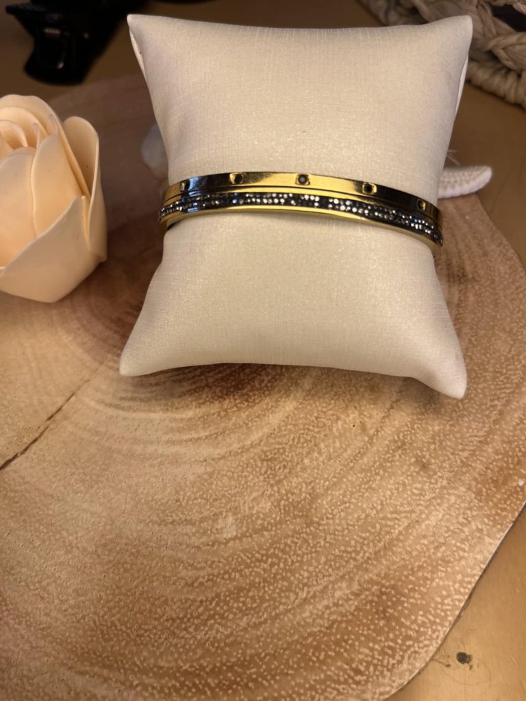 ✨ UShine.gr: Ατσάλινη χειροπέδα σε χρυσό με μαύρα κρύσταλλα No 135