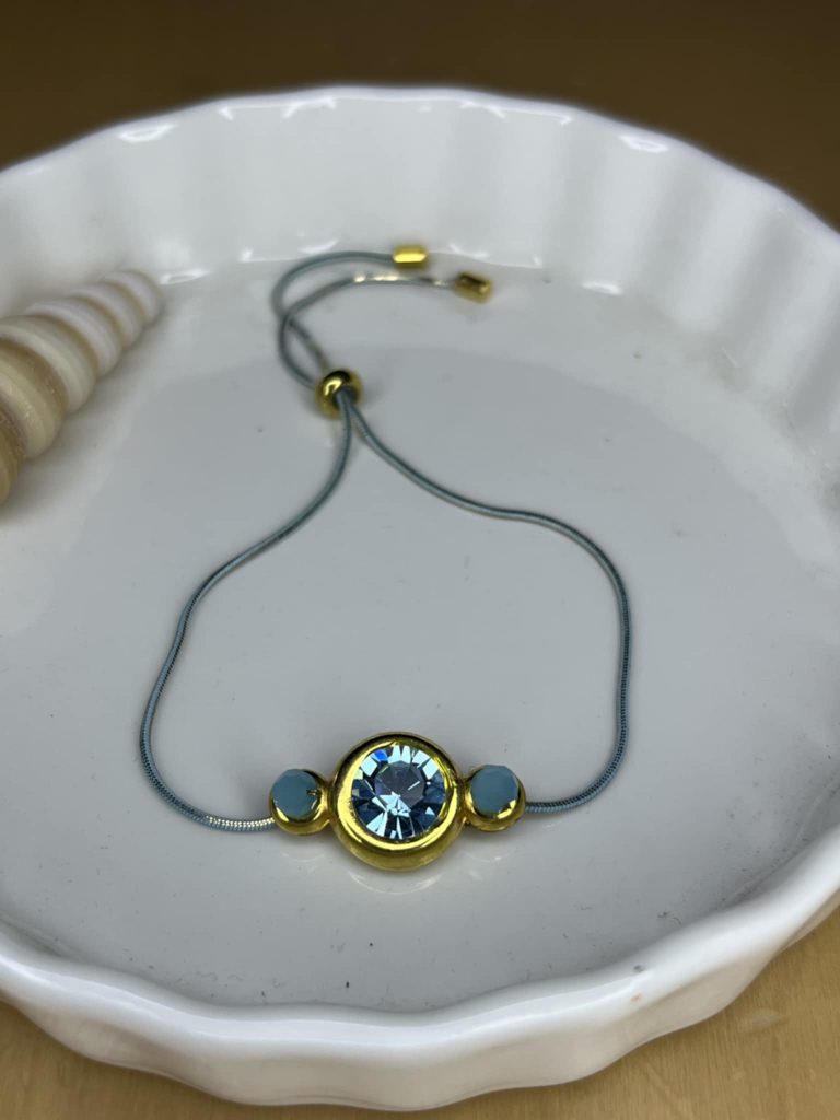 ✨ UShine.gr: Βραχιόλι κορδόνι με γαλάζιο κρύσταλλο & ατσάλι σε χρυσό No 137