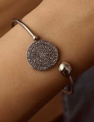 ✨ UShine.gr: Ατσάλινο ανοιχτό βραχιόλι με Δίσκο της Φαιστού σε ασημί No 138
