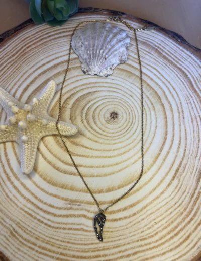 ✨ UShine.gr: Ατσάλινο κολιέ φτερό με μαύρες πέτρες σε χρυσό No 249