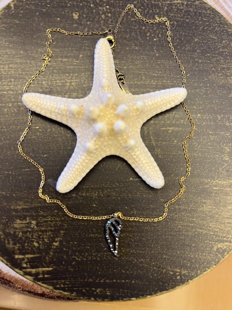 ✨ UShine.gr: Ατσάλινο κολιέ φτερό με μαύρες πέτρες σε χρυσό No 249