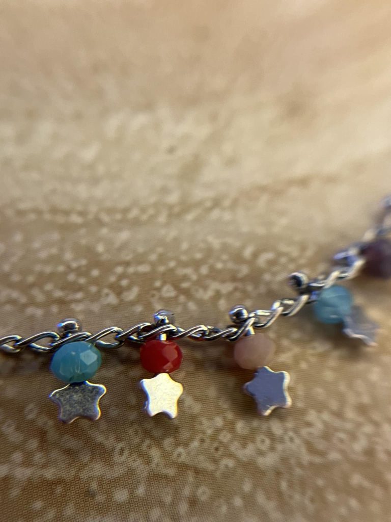 ✨ UShine.gr: Ατσάλινο ασημί κολιέ με πολύχρωμες χάντρες & αστεράκια No 251