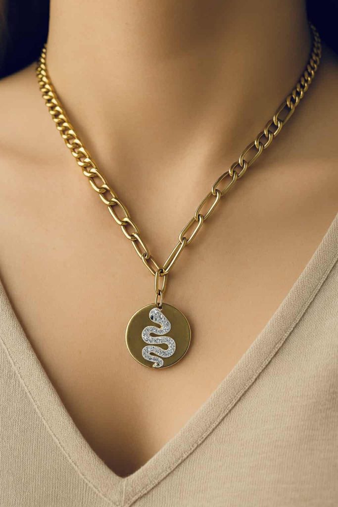 ✨ UShine.gr: Κολιέ ατσάλινο με μενταγιόν φίδι σε χρυσό No 175