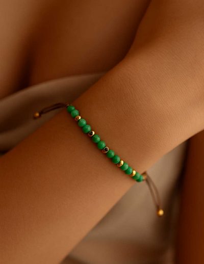 ✨ UShine.gr: Βραχιόλι με πράσινες χάντρες & χρυσές λεπτομέρειες No 1221