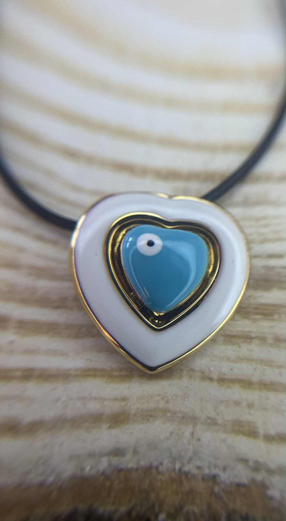 ✨ UShine.gr: Κολιέ καρδιά–ματάκι σε μαύρο κορδόνι No 1201