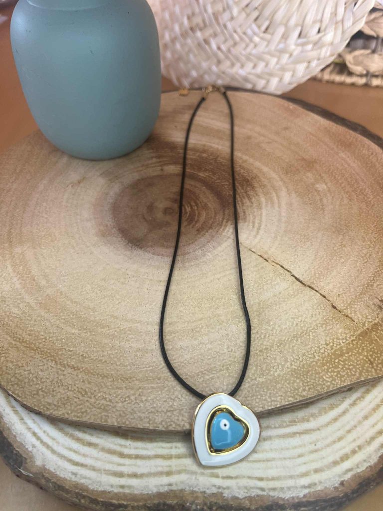 ✨ UShine.gr: Κολιέ καρδιά–ματάκι σε μαύρο κορδόνι No 1201