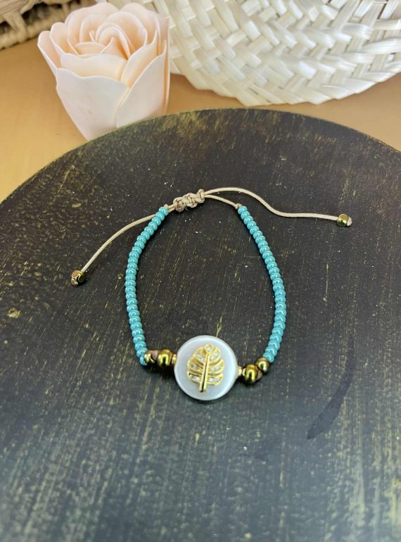 ✨ UShine.gr: Βραχιόλι με γαλάζιες χάντρες & φίλντισι με χρυσό φύλλο No 1219