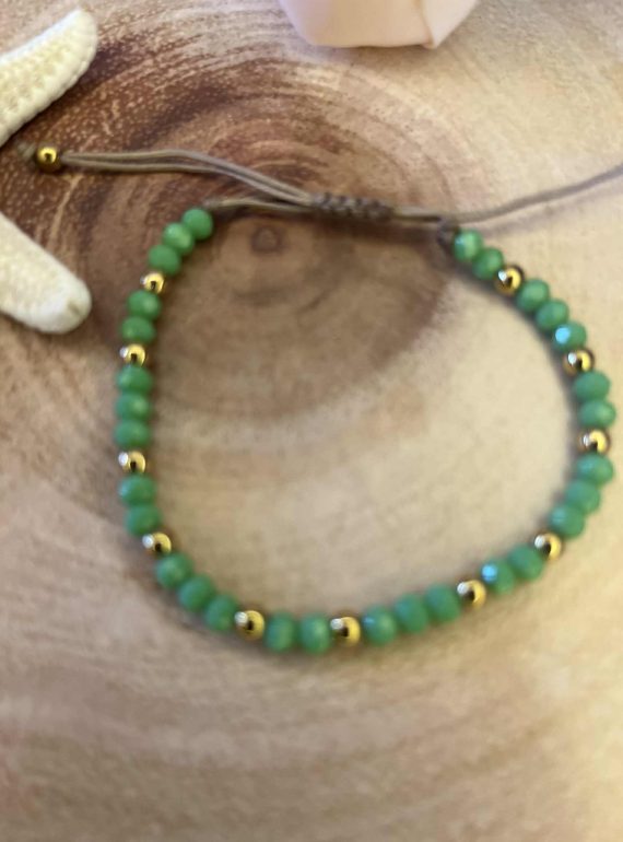 ✨ UShine.gr: Βραχιόλι με πράσινες χάντρες & χρυσές λεπτομέρειες No 1221