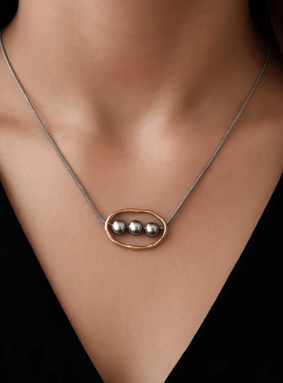 ✨ UShine.gr: Ατσάλινο Κολιέ με Χρυσή Λεπτομέρεια & 3 Σφαίρες No 94