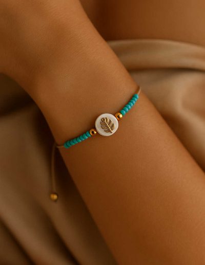 ✨ UShine.gr: Βραχιόλι με γαλάζιες χάντρες & φίλντισι με χρυσό φύλλο No 1219