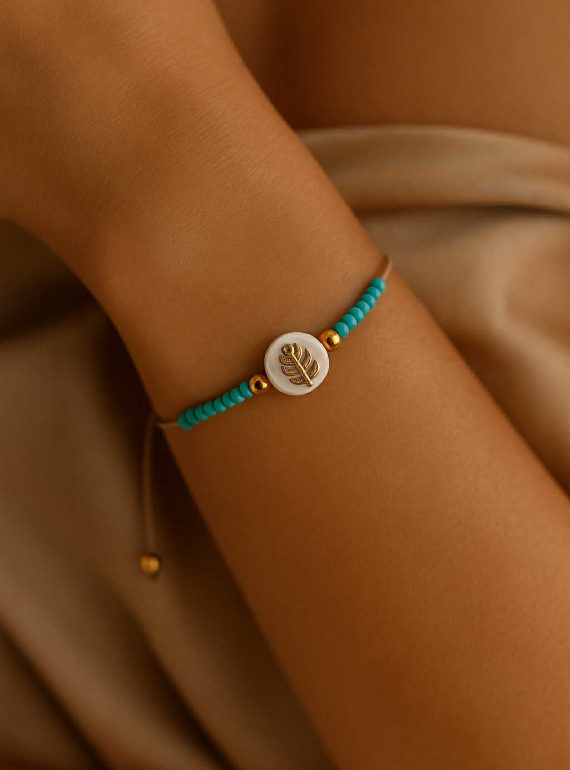 ✨ UShine.gr: Βραχιόλι με γαλάζιες χάντρες & φίλντισι με χρυσό φύλλο No 1219