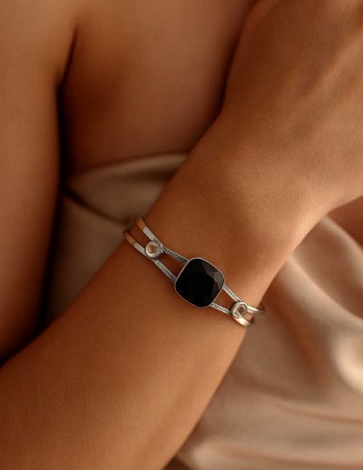 ✨ UShine.gr: Ατσάλινο βραχιόλι cuff με εντυπωσιακή μαύρη πέτρα No 1217