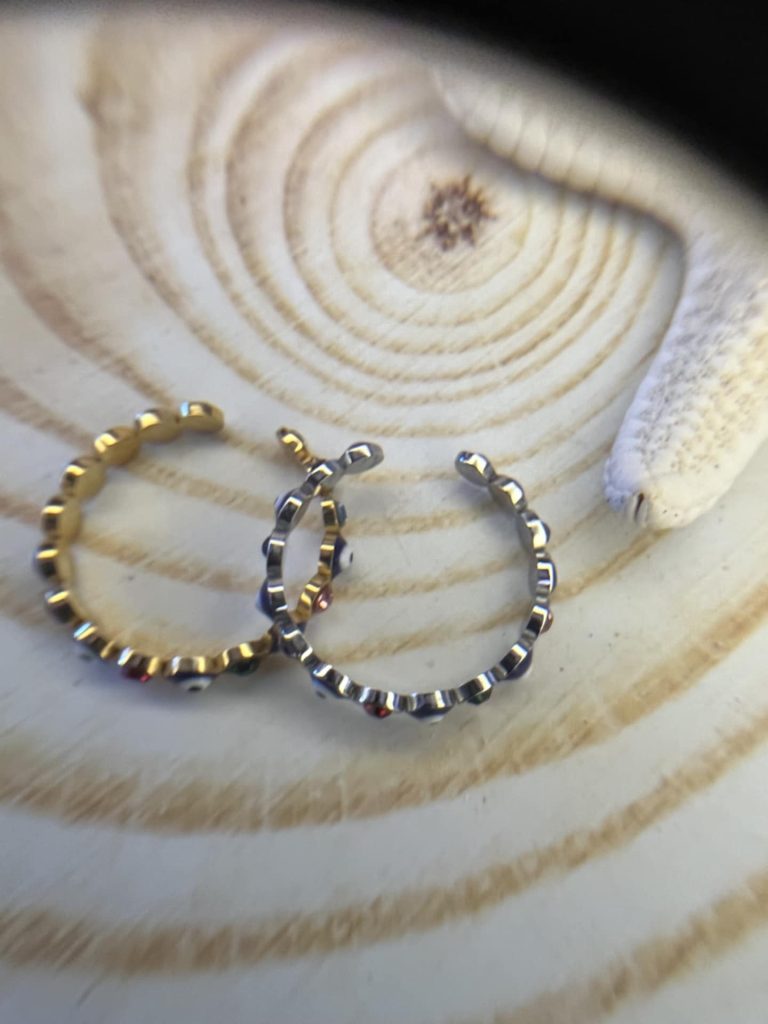 ✨ UShine.gr: Ατσάλινο δαχτυλίδι με ματάκια & πολύχρωμες πέτρες No 1223