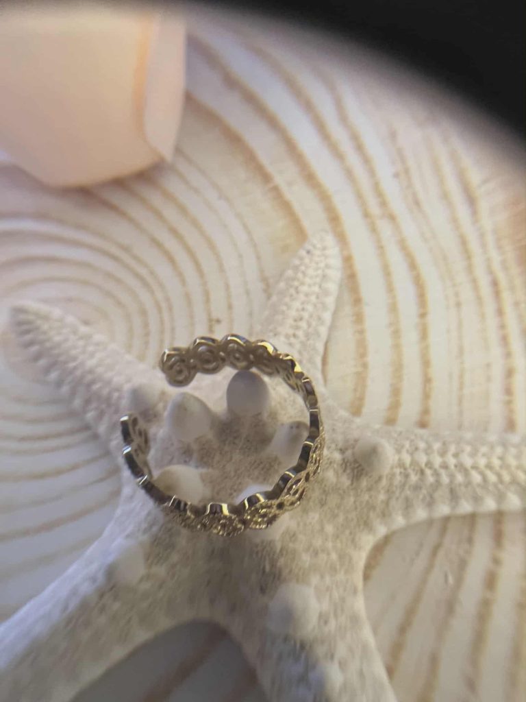 ✨ UShine.gr: Ατσάλινο δαχτυλίδι σε χρυσό χρώμα με δαντελωτό σχέδιο No 1224