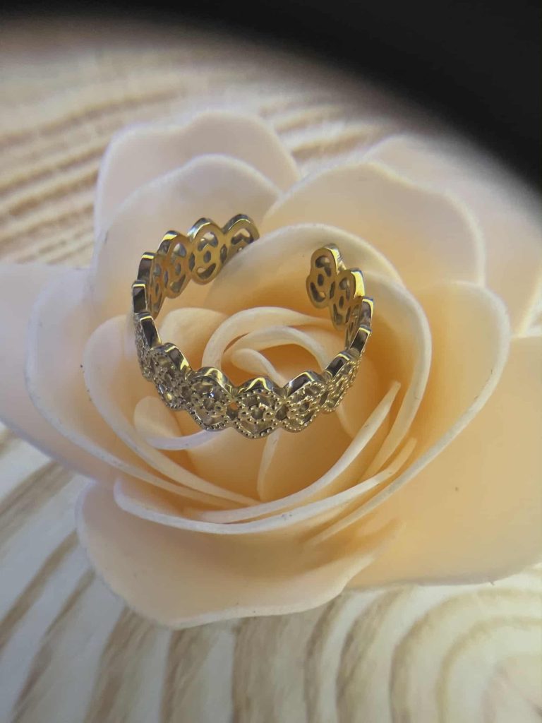 ✨ UShine.gr: Ατσάλινο δαχτυλίδι σε χρυσό χρώμα με δαντελωτό σχέδιο No 1224