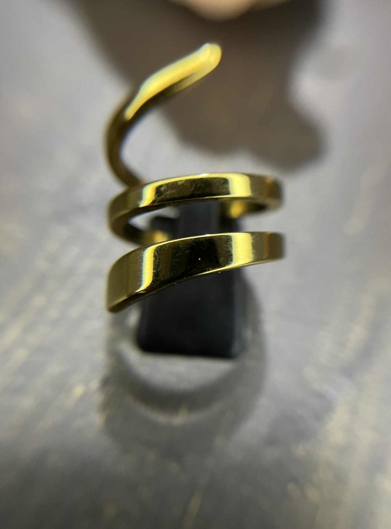 ✨ UShine.gr: Ατσάλινο δαχτυλίδι σε χρυσό χρώμα με σπειροειδές σχέδιο No 1225