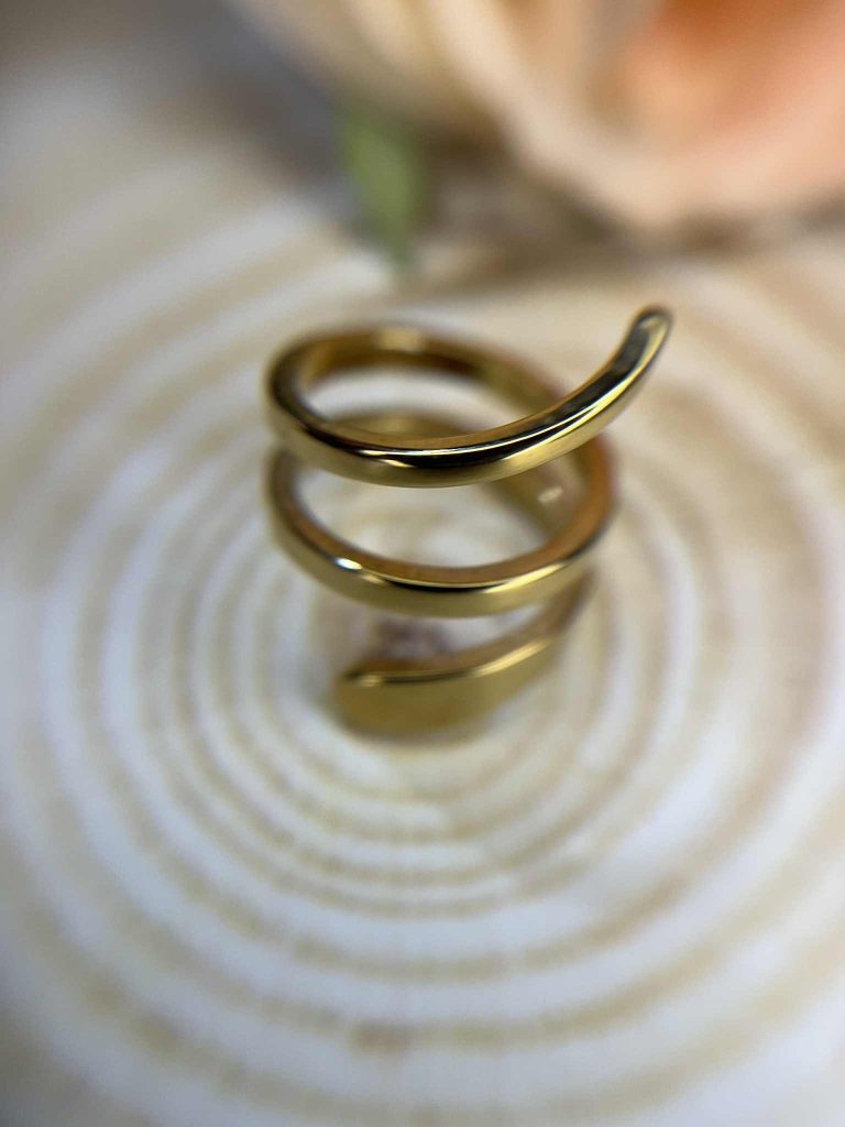 ✨ UShine.gr: Ατσάλινο δαχτυλίδι σε χρυσό χρώμα με σπειροειδές σχέδιο No 1225