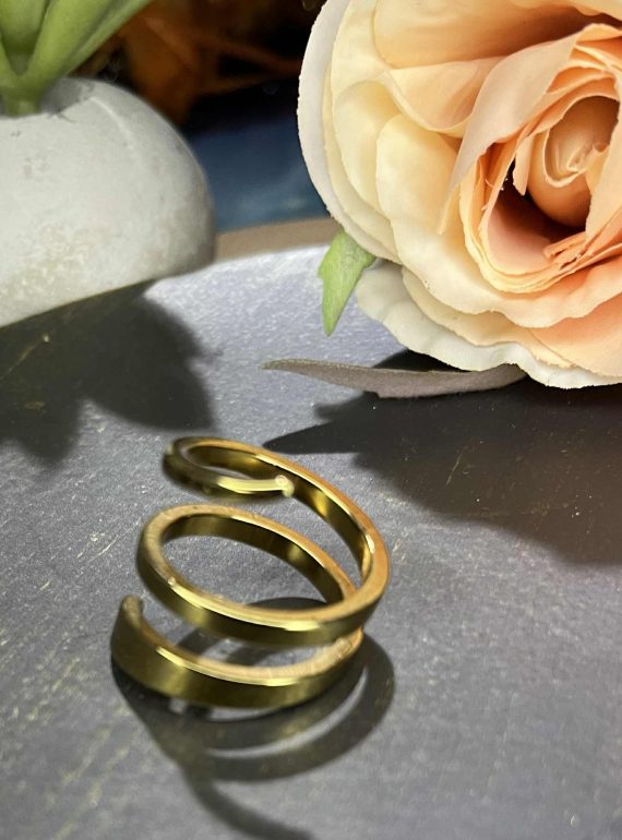 ✨ UShine.gr: Ατσάλινο δαχτυλίδι σε χρυσό χρώμα με σπειροειδές σχέδιο No 1225