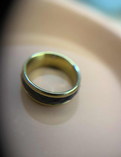 ✨ UShine.gr: Ατσάλινο δαχτυλίδι με μαύρη faceted λεπτομέρεια No 1226