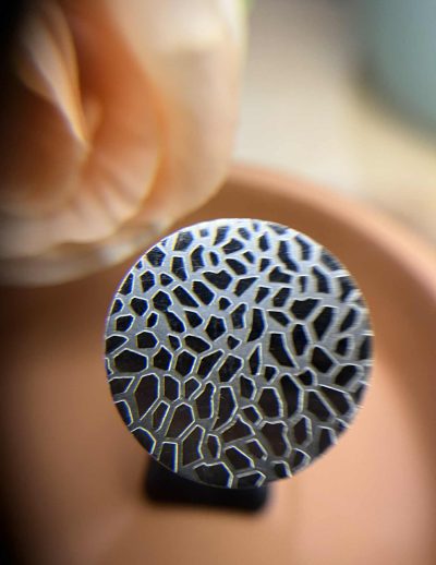 ✨ UShine.gr: Ατσάλινο δαχτυλίδι με ανάγλυφο σχέδιο No 1227