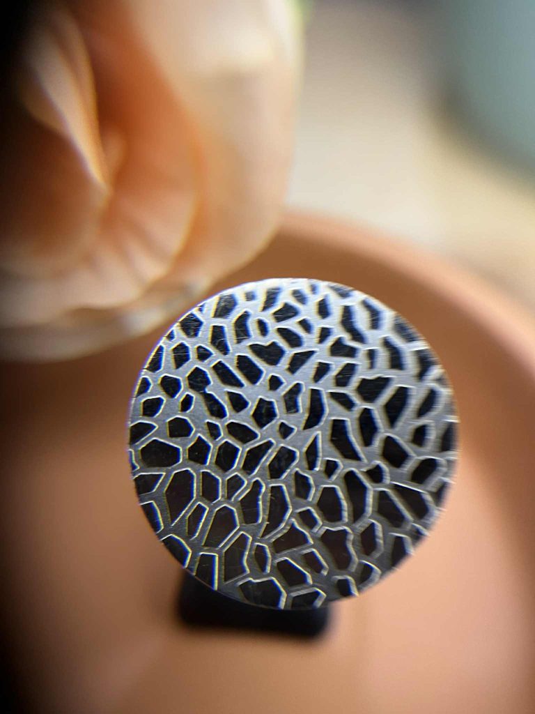 ✨ UShine.gr: Ατσάλινο δαχτυλίδι με ανάγλυφο σχέδιο No 1227