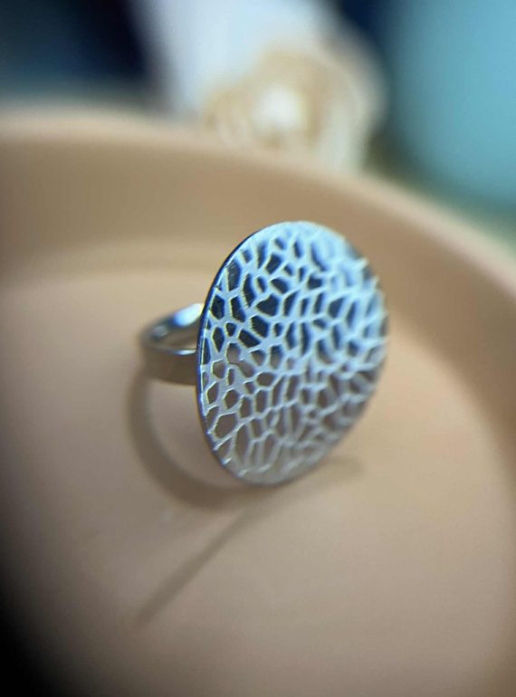 ✨ UShine.gr: Ατσάλινο δαχτυλίδι με ανάγλυφο σχέδιο No 1227