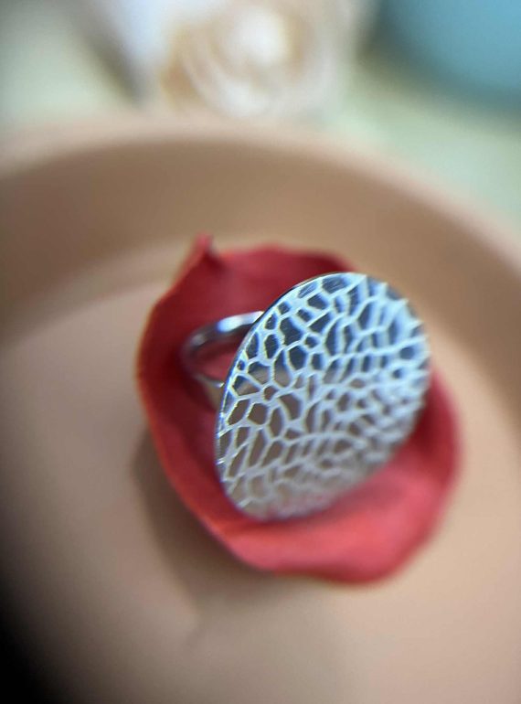 ✨ UShine.gr: Ατσάλινο δαχτυλίδι με ανάγλυφο σχέδιο No 1227