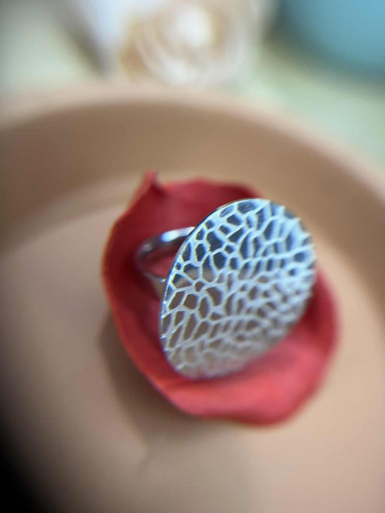 ✨ UShine.gr: Ατσάλινο δαχτυλίδι με ανάγλυφο σχέδιο No 1227