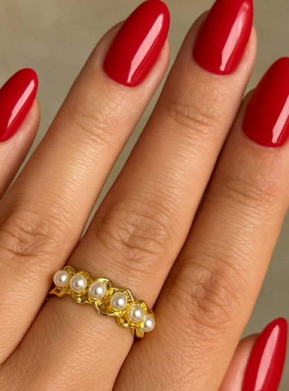 ✨ UShine.gr: Ατσάλινο δαχτυλίδι με πέρλες και χρυσό κυματιστό σχέδιο No 1228