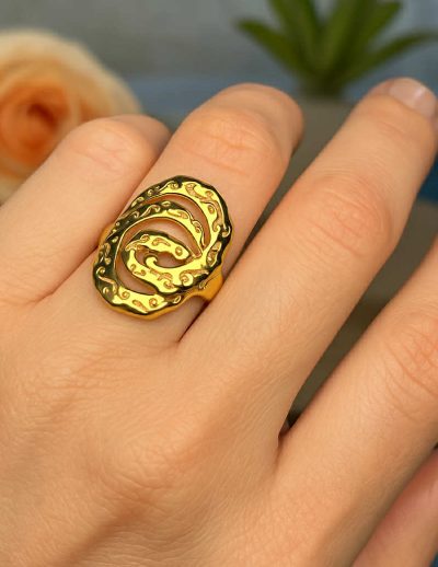 ✨ UShine.gr: Ατσάλινο δαχτυλίδι με ανάγλυφο κυματιστό σχέδιο No 1229