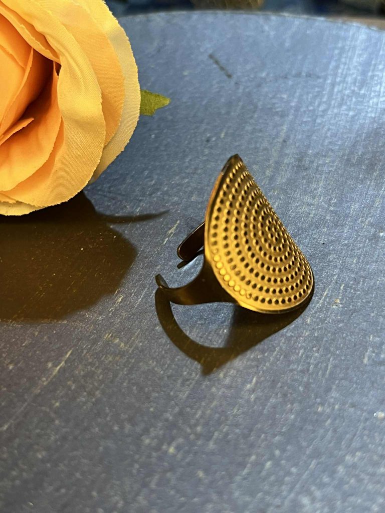 ✨ UShine.gr: Ατσάλινο δαχτυλίδι με οβάλ επιφάνεια και ανάγλυφο μοτίβο κουκκίδων No 1231