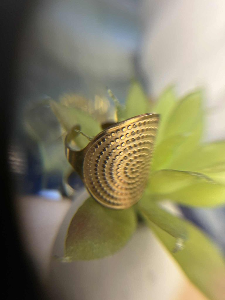 ✨ UShine.gr: Ατσάλινο δαχτυλίδι με οβάλ επιφάνεια και ανάγλυφο μοτίβο κουκκίδων No 1231