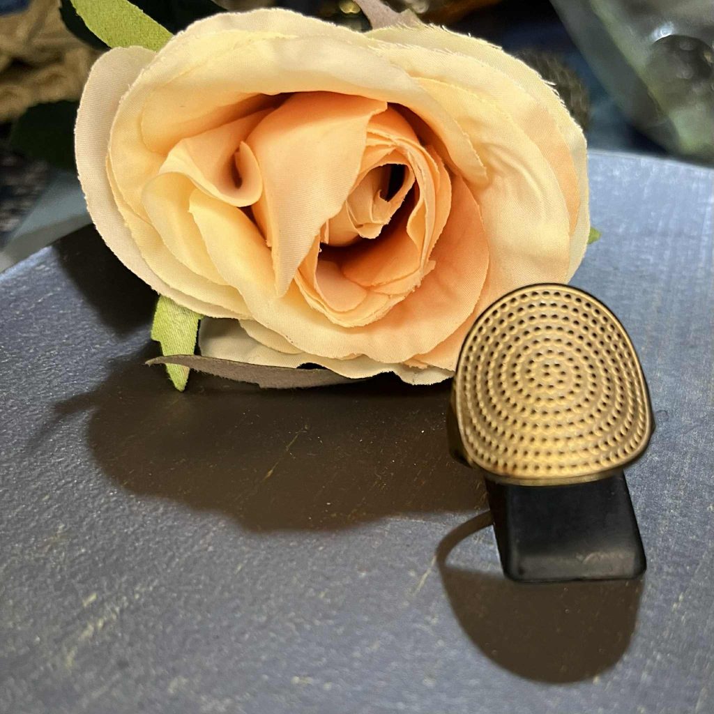 ✨ UShine.gr: Ατσάλινο δαχτυλίδι με οβάλ επιφάνεια και ανάγλυφο μοτίβο κουκκίδων No 1231