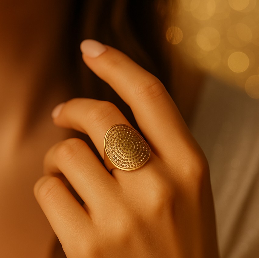 ✨ UShine.gr: Ατσάλινο δαχτυλίδι με οβάλ επιφάνεια και ανάγλυφο μοτίβο κουκκίδων No 1231