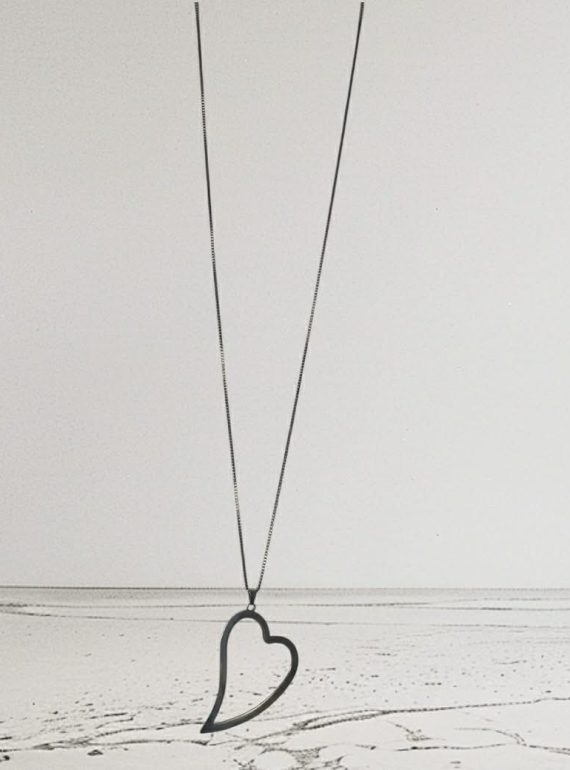 ✨ UShine.gr: Ατσάλινο μακρύ κολιέ με μεγάλη ασύμμετρη καρδιά No 1233