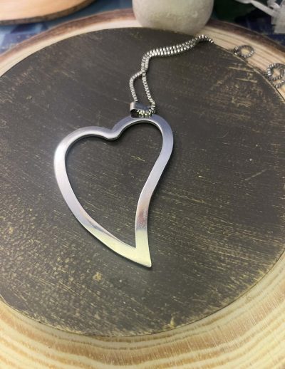 ✨ UShine.gr: Ατσάλινο μακρύ κολιέ με μεγάλη ασύμμετρη καρδιά No 1233