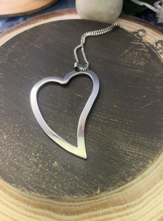 ✨ UShine.gr: Ατσάλινο μακρύ κολιέ με μεγάλη ασύμμετρη καρδιά No 1233