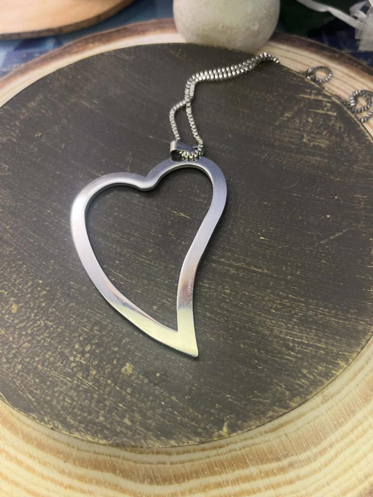 ✨ UShine.gr: Ατσάλινο κολιέ με μεγάλη ασύμμετρη καρδιά No 1233