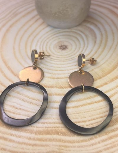 ✨ UShine.gr: Διπλά κρεμαστά σκουλαρίκια με μαύρο και χρυσό No 1236