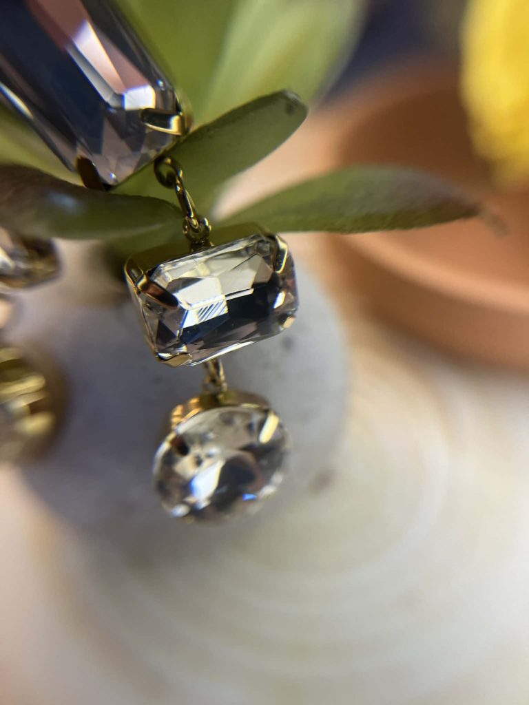 ✨ UShine.gr: Κυματιστά κρεμαστά σκουλαρίκια με διάφανα κρύσταλλα No 1238