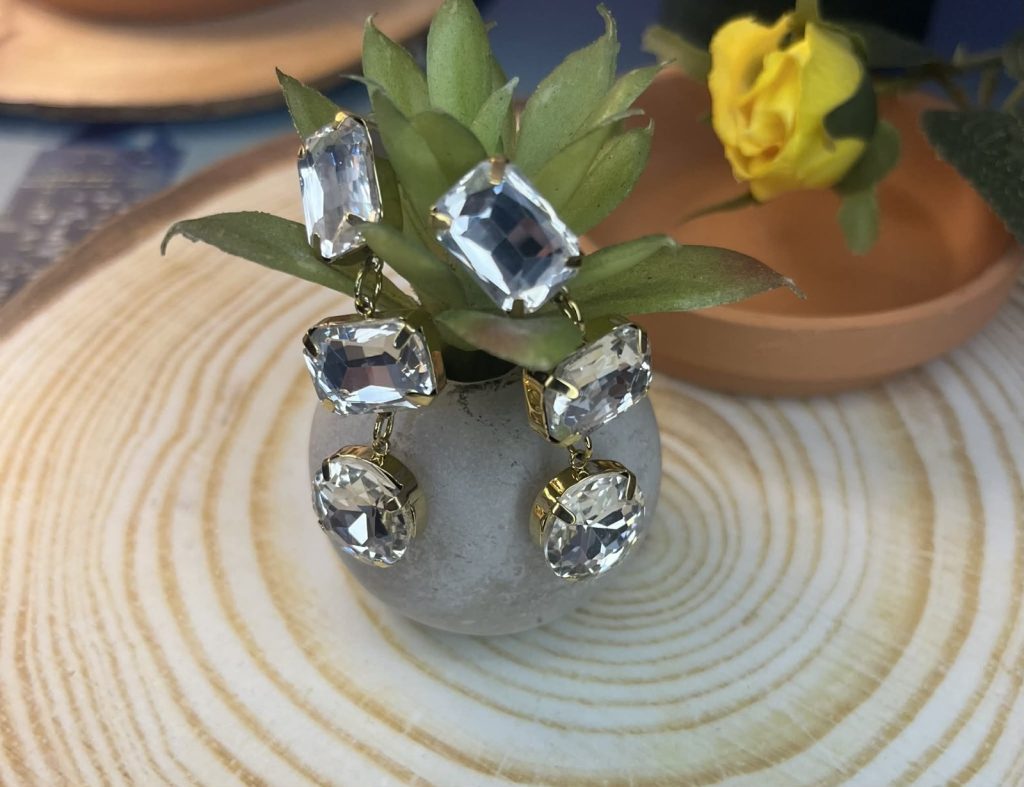 ✨ UShine.gr: Κυματιστά κρεμαστά σκουλαρίκια με διάφανα κρύσταλλα No 1238