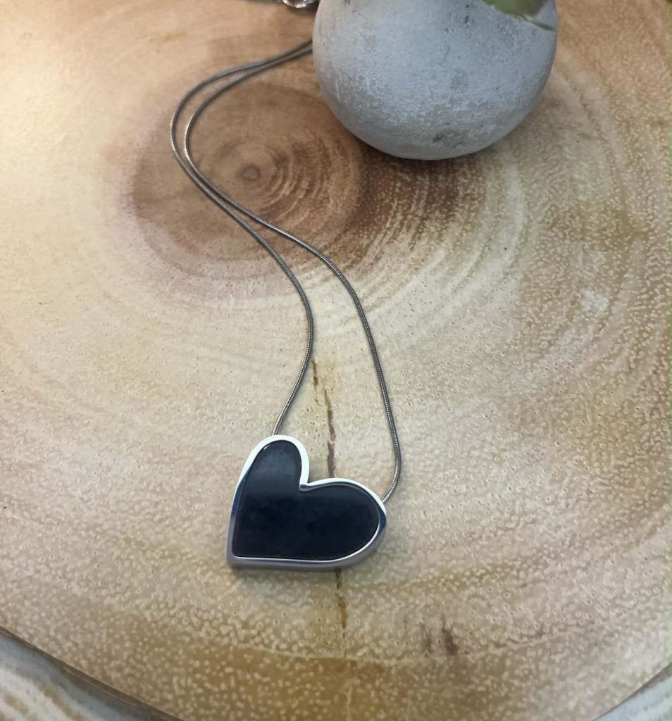 ✨ UShine.gr: Ατσάλινο κολιέ καρδιά σε μαύρη απόχρωση No 1239