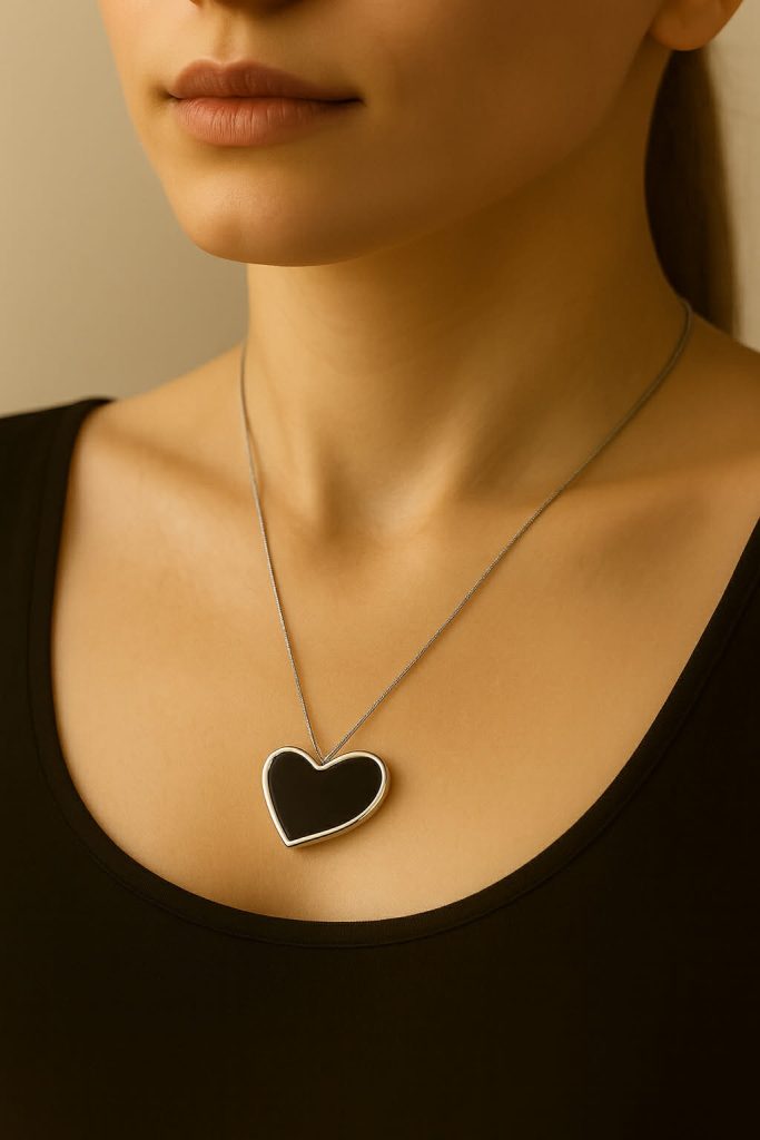 ✨ UShine.gr: Ατσάλινο κολιέ καρδιά σε μαύρη απόχρωση No 1239