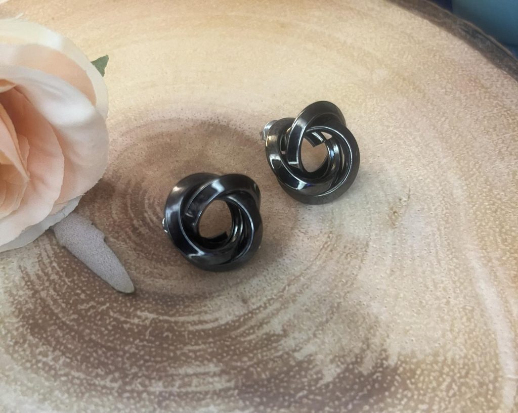 ✨ UShine.gr: Ατσάλινα σκουλαρίκια κόμπος σε μαύρη λάμψη No 1248