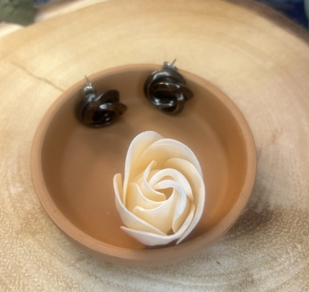 ✨ UShine.gr: Ατσάλινα σκουλαρίκια κόμπος σε μαύρη λάμψη No 1248