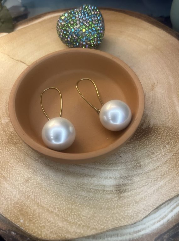 ✨ UShine.gr: Ατσάλινα σκουλαρίκια με μεγάλη λευκή πέρλα & χρυσό κρίκο No 1250