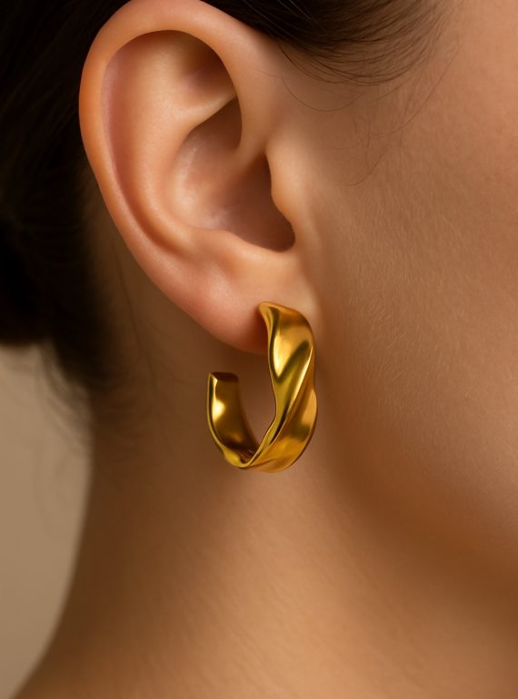 ✨ UShine.gr: Ατσάλινα χρυσά σκουλαρίκια με κυματιστή, γλυπτική γραμμή No 1252