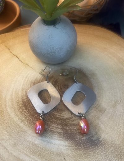 ✨ UShine.gr: Ατσάλινα γεωμετρικά σκουλαρίκια με κρεμαστή πορτοκαλί πέτρα No 1253