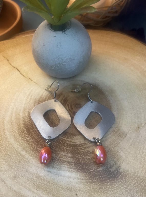 ✨ UShine.gr: Ατσάλινα γεωμετρικά σκουλαρίκια με κρεμαστή πορτοκαλί πέτρα No 1253